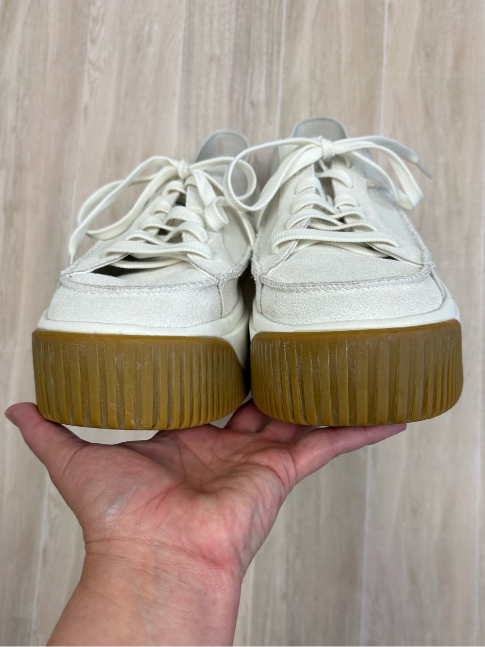 UGG Women's E-Z Duzzit Lace-Up Platform Sneakers Off-White Suede Like New Chic - Picture 4 of 9